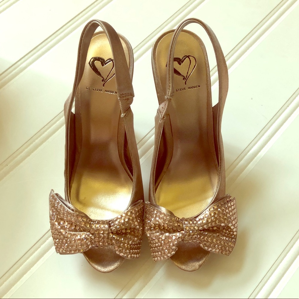 Steve Madden open toe sling back bow detail heels!